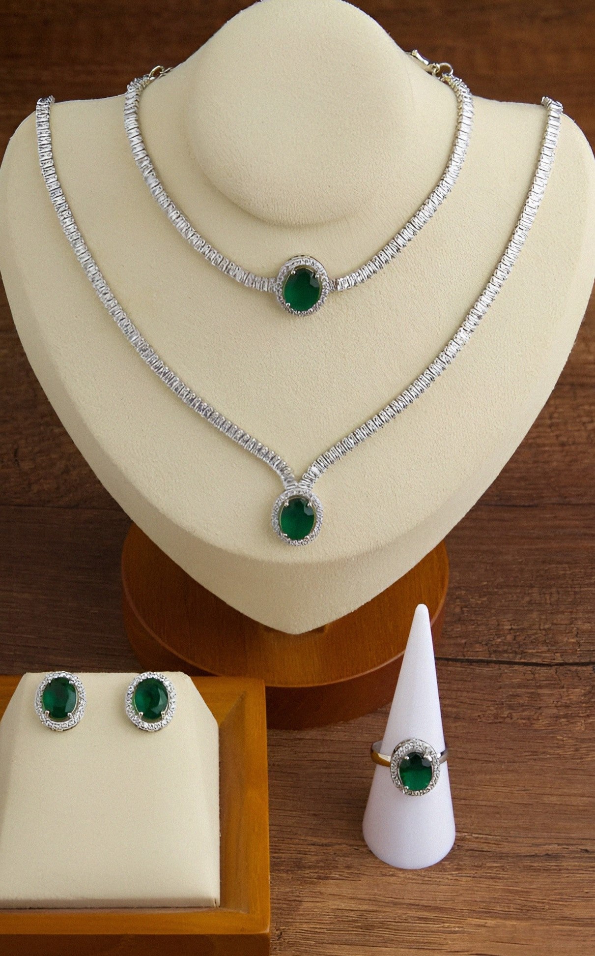 Parure Rhodium ,la Pierre Zircon– 4 Pièces | Brillance et Éclat  ⭐️⭐️⭐️⭐️⭐️