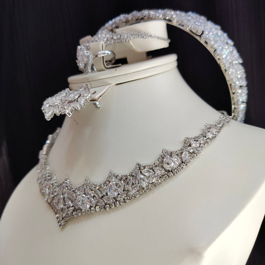 Parure 4 pièces élégante en zircon – Finition rhodiée et éclat raffiné