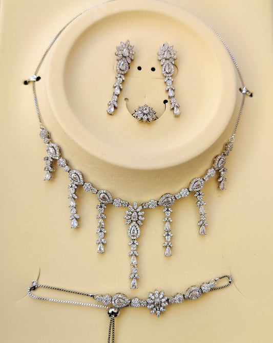 Parure 4 pièces Éclat Féminin – Élégance en zircon